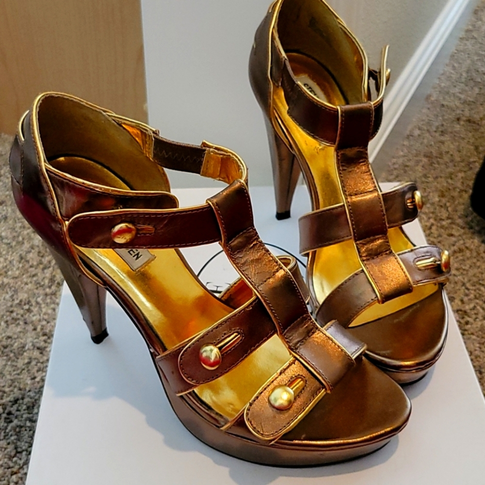 Steve Madden gold stilettos
